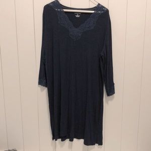 Women’s navy blue Lands’ End nightgown size Large (14-16)